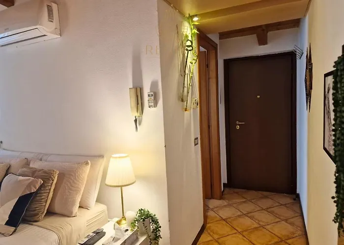 Regina In Porta Romana 1 Apartment *